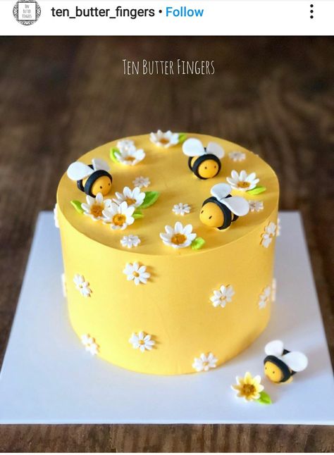 Birthday Cake Bumblebee, Bees Birthday Cake, Bee Cakes Birthday, Honey Bee Theme Cake, Bumblebee Cake Ideas, Bumble Bee Cakes, Bee Cake Ideas 1st Birthdays, 1st Bee Day Cake, Bee Birthday Cake Ideas