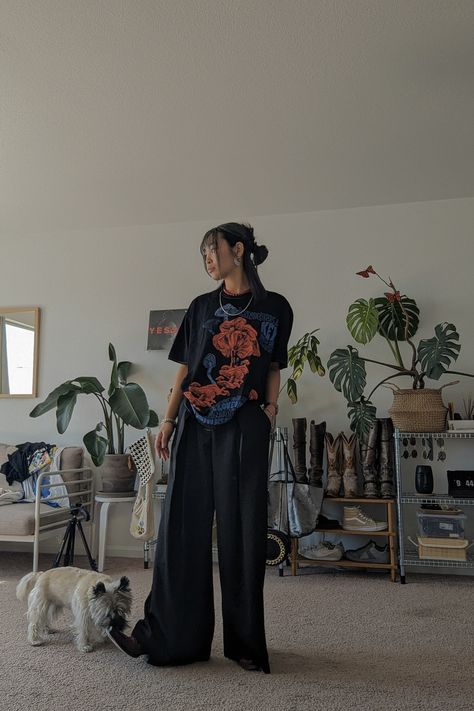 Oversized Pants Women, Baggy Shirt Baggy Pants, Oversized Shirt And Pants Outfit, Oversized Bottom Up Shirt Outfit, Baggy Tshirt Outfit Oversized Tee, Baggy Long Sleeve Shirt Outfit, Layering Shirts Outfit, Big Pants Big Shirt, Baggy Pants Tight Shirt Outfit