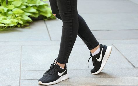 Women's Nike Tanjun Nike Tanjun Outfit, Jordans Air Force, Sport Videos, Outfits Jeans, Jordan Sneaker, Casual Shoes Outfit, Nike Shoes Outfits, Sport Inspiration, Nike Tanjun