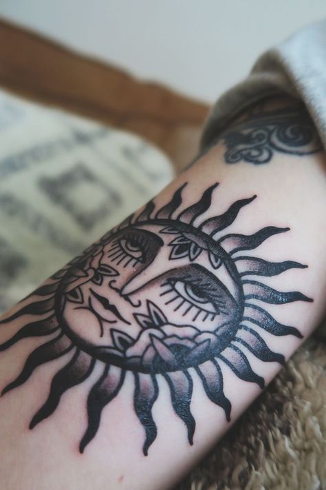 Traditional Sun Tattoo, Traditional Tattoo Inspiration, Neotraditional Tattoo, Traditional Tattoo Sleeve, Elbow Tattoos, Sun Tattoos, Knee Tattoo, Sun Tattoo, Aesthetic Tattoo