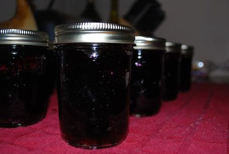 Blueberry Canning, Canning Blueberries, Creative Canning, Fig Jelly, Canning Pears, Blueberry Jelly, Blueberry Jam Recipe, Preserving Recipes, How To Make Jelly