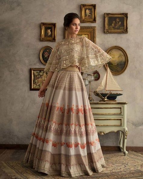 Gold Lehenga Skirt, Gold Lehenga, Indian Outfits Lehenga, Lehnga Dress, Lehenga Skirt, Indian Gowns Dresses, Indian Gowns, Designer Party Wear Dresses, Indian Bridal Outfits