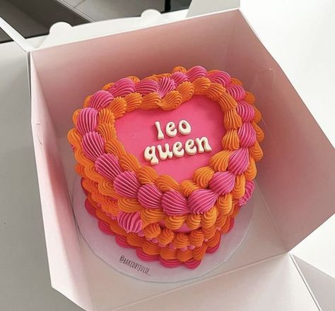 Leo Birthday Cake Ideas, Heart Cake Leo, Leo Bday Cake, Leo Birthday Aesthetic, Leo Birthday Cake Aesthetic, 24 Birthday Cake Ideas, Leo Themed Birthday Party, 28 Cake Birthday, 22 Birthday Ideas Cake