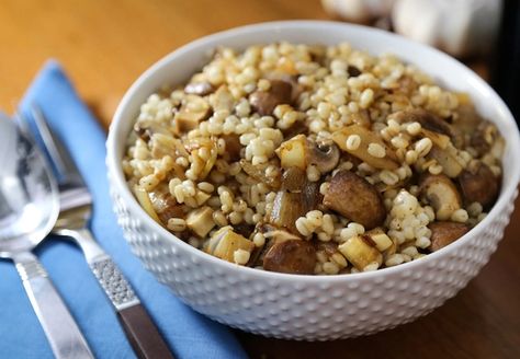 Barley Recipes, Sourdough Stuffing, Dump Chicken, Baked Risotto, Vegan Shredded Cheese, Mushroom Barley, Protein Options, Quinoa Pilaf, How To Cook Barley