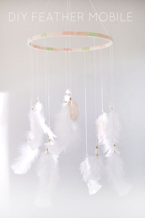 An easy tutorial for a super chic and cute DIY Feather Mobile perfect for the nursery! Feather Mobile Diy, Feather Mobile, Diy Feather, Feather Diy, Diy Boho, Diy Nursery, The Ceiling, Crafty Diy, White Bedroom