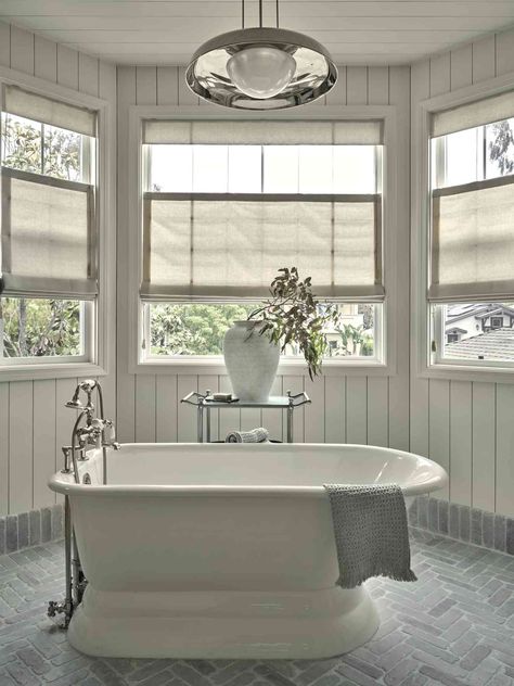 Bay Window Bathroom, Tile Flooring Ideas, Gorgeous Bathroom Tile, Beautiful Tile Bathroom, Window Bathroom, Bathroom Tile Ideas, Suite Bathroom, Bathroom Size, Bathroom Photos