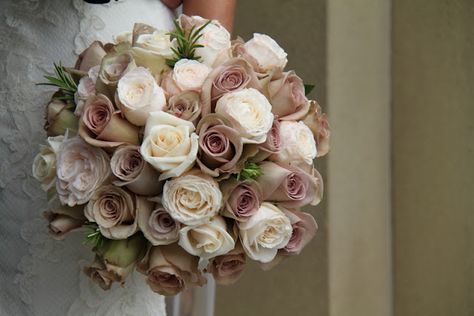 Vintage Rose Wedding Bouquet Love this color pallet for the centerpieces Antique Rose Bouquet, Amnesia Rose, Vintage Rose Wedding, Taupe Wedding, Vintage Bouquet Wedding, Gorgeous Wedding Bouquet, Theme Inspiration, Beauty Flowers, Vintage Bouquet