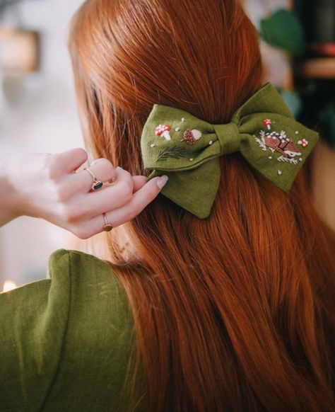 𝐀𝐄𝐒𝐓𝐇𝐄𝐓𝐈𝐂 Mushroom Hair Clip, Girl Back Aesthetic, Hair Aesthetic Girl, Fawn Embroidery, Cottagecore Hair, Filler Ideas, Ribbon Clip, Embroidered Hair Bows, Santa Ideas