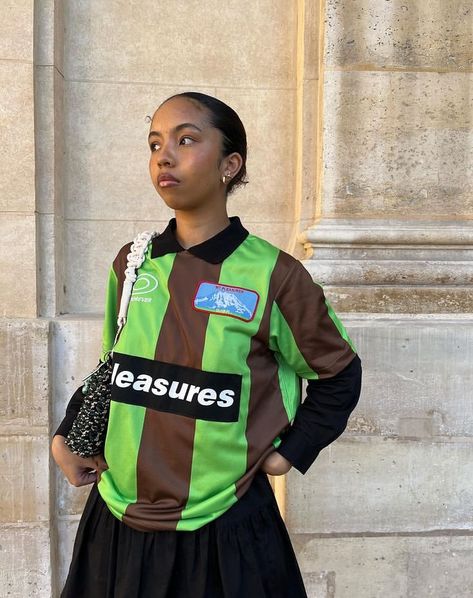 Style Inspo 2023, Fashion Inspo 2023, Summer 2023 Style, It Girl Fashion, It Girl Style, Football Jersey Outfit, Vintage Football Shirts, Football Fashion, Outfit Inspo Summer