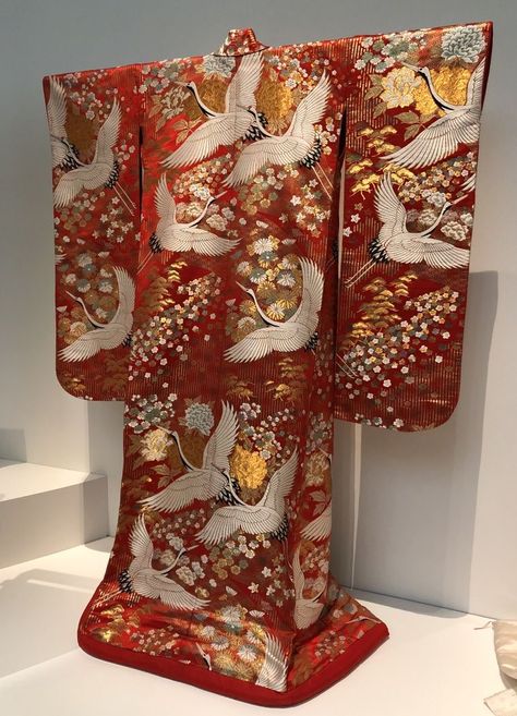 Japanese Embroidery Kimono, Japanese Textiles Patterns, Traditional Kimono Japan, Kimono Pattern Design, Kimono Kyoto, Japanese Kimono Pattern, Denim Kimono, Kimono Traditional, Embroidery Kimono