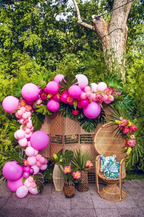 Graduation Party Theme Ideas, Pool Birthday Party Ideas, Tropical Theme Party, Backyard Graduation Party, Party Theme Ideas, Tropical Birthday Party, Luau Theme Party, Luau Birthday Party, Graduation Party Themes