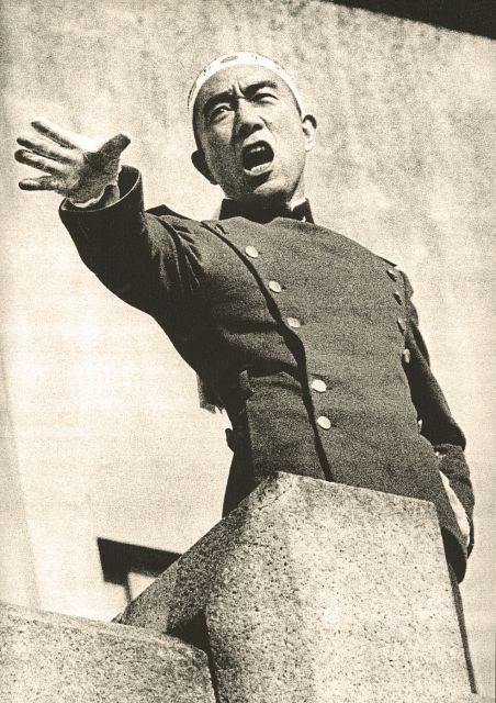 Yukio Mishima, Lightning Strikes, Photo Printer, Historical Pictures, Japanese Prints, Japanese Art, Old Photos, Photo Printing, A Man