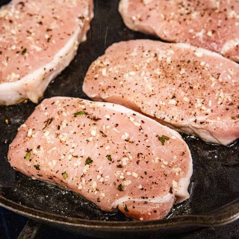 Boneless Pork Chop Recipes Cast Iron, Pork Chops Frying Pan, Fried Pork Chops Skillet Boneless, Cast Iron Skillet Pork Chops Boneless, Pan Cooked Pork Chops Boneless, Stovetop Pork Chops Boneless, How To Fry Pork Chops In A Skillet, Moist Boneless Pork Chop Recipes, Pan Fried Boneless Pork Chops