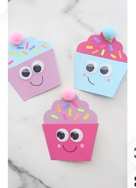 Googly Eye Cards, Kids Birthday Crafts, Fun Kids Crafts, Toddler Art Projects, Birthday Card Craft, Toddler Arts And Crafts, Preschool Arts And Crafts, Birthday Crafts, Kindergarten Crafts