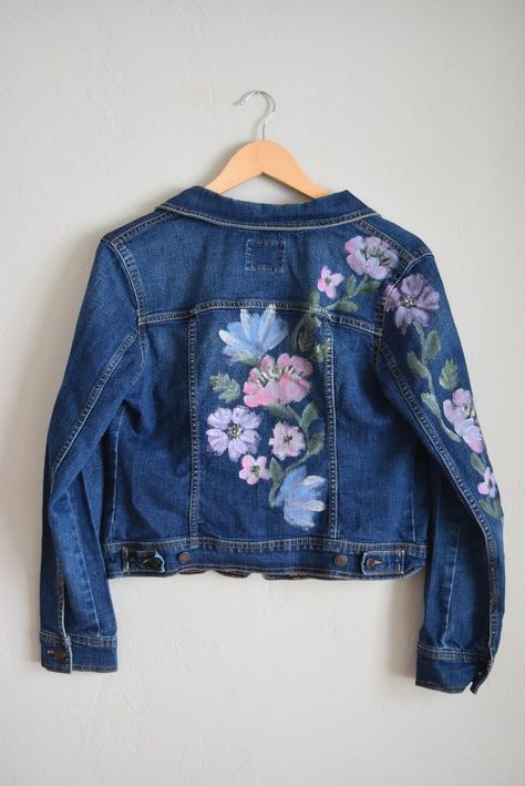 Painted Jacket Ideas, Bleached Jacket, Jean Custom, Painted Hoodie, Hoodie Art, Shirt Painting, Painting Hoodie, Clothes Art, Jacket Ideas