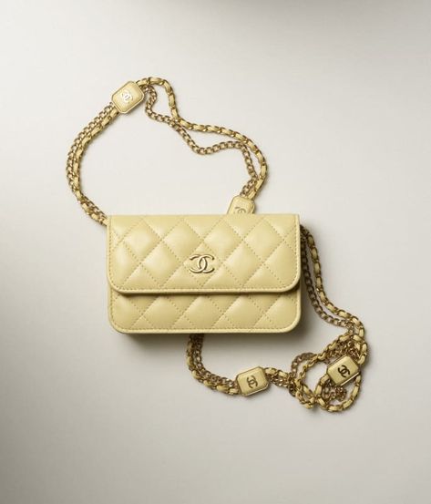 Chanel Clutch With Chain, Chanel Chain Wallet, Chanel Clutch, Mode Chanel, Chanel Store, Chanel Mini, Chanel Official, Chanel Official Website, Couture Mode