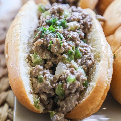 Easy Philly cheesesteaks with ground beef is a one-pan family friendly recipe that's quick, hearty, cheesy, and great for dinner or meal prep. Ground Beef Philly, Hamburger Meal, Philly Steak Sandwich, Philly Cheese Steak Casserole Recipe, Philly Cheesesteaks, Philly Cheese Steak Recipe, Philly Steak, Cheesesteak Recipe, Easy Family Recipes