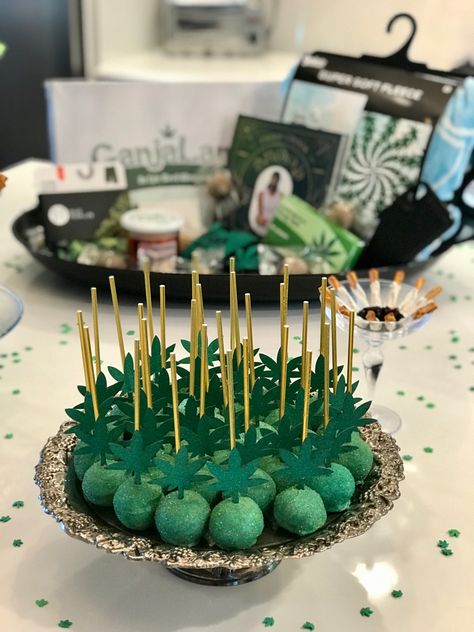 Blunts And Brunch Decorations, 4 20 Party Ideas, Blunts And Brunch, Blunts And Brunch Party Ideas, Rasta Cake, Crazy Birthday Cakes, Cannibis Recipes, 21st Bday Ideas, Cookies Theme