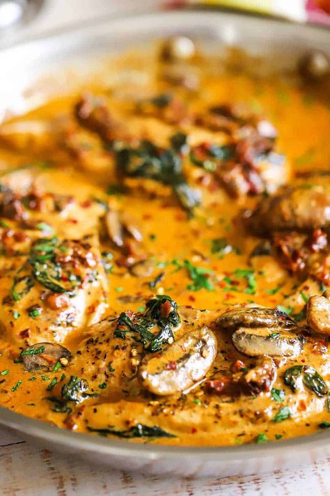 Chicken Mushrooms Spinach Recipes, Tuscan Chicken With Mushrooms, Chicken With Mushrooms And Spinach, Tuscan Chicken Thighs, Chicken With Spinach And Mushrooms, Chicken Spinach Mushroom, Tuscan Chicken Skillet, Brine Recipes, Chicken Mushroom Pasta