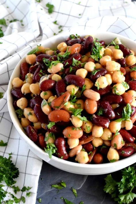 Bean And Chickpea Salad, Recipe Green Beans, Salad Parmesan, 5 Bean Salad, Five Bean Salad, Kidney Bean Salad, One Pan Meal, Inflammatory Recipes, Chicken Skillet