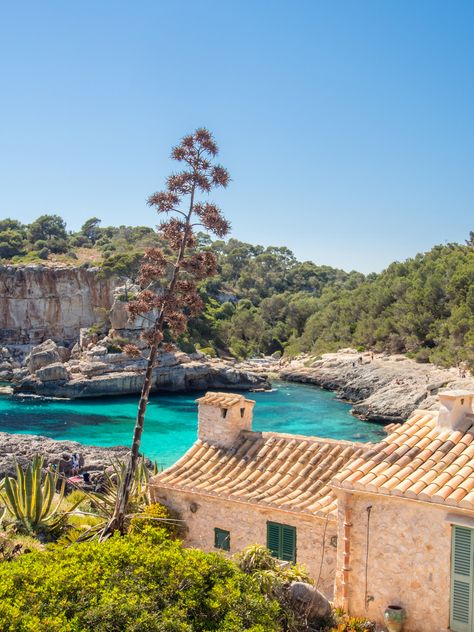 A traditional house near one of the best beaches of Mallorca (Balearic Islands - Spain) flickr by pepbernat House Near The Beach, Mallorca Beaches, Spain House, Spain Hotels, South Of Spain, Southern Europe, Europe Summer, Balearic Islands, Summer Inspiration