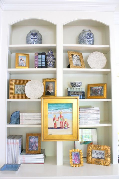 Arranging Bookshelves, Styled Bookshelves, Styling A Bookcase, Styling Bookshelves, Beautiful Bookshelf, Styling Shelves, Bookcase Styling, Bookshelf Styling, White Bookcase