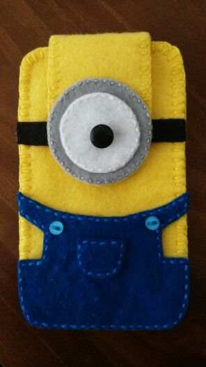 My felt minion case Felt Phone Cover, Felt Pencil Case, Felt Phone Cases, Felt Turtle, Felt Phone, Pochette Portable, Projek Menjahit, Felt Case, Christmas Cards Kids