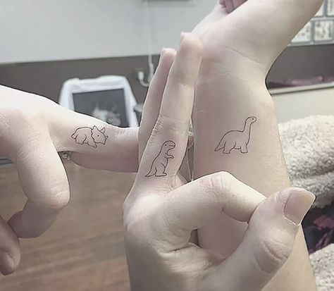 Matching Bff Tattoos, Minimalist Tattoo Meaning, Maching Tattoos, Minimalist Tattoo Ideas, Heart Tattoos, Sibling Tattoos, Family Tattoo, Strength Tattoo, Bff Tattoos