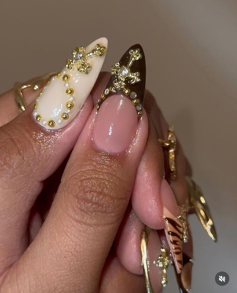 Almond Freestyle Nails, Neutral Glam Nails, Trendy Vacation Nails, Gel Toe Nails, Modern Nails, Nail Jewels, Hard Nails, Claw Nails, Grunge Nails