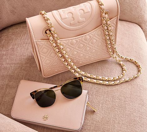 Tory Burch Fleming, Tory Burch Purse, Pink Purse, Cute Purses, Prada Handbags, Tory Burch Bag, Cute Bags, Womens Purses, Tiffany Heart