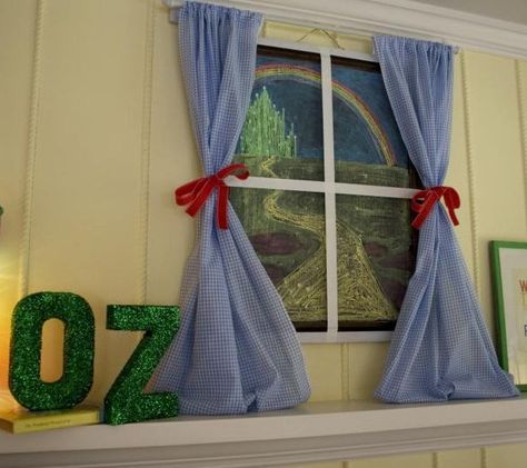 Wizard of Oz Birthday Party - Tip Junkie Creative Community Wizard Of Oz Bedroom, Wizard Of Oz Themed Party, Halloween Camping Decorations, Wizard Of Oz Birthday Party, Wizard Of Oz Birthday, Wizard Of Oz Decor, City Party, Halloween Camping, 2nd Birthday Party