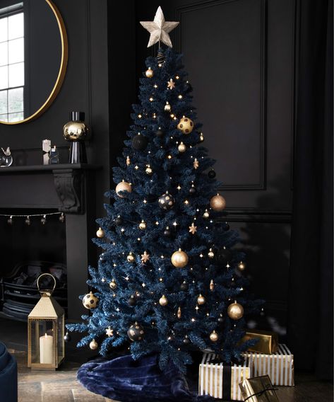 10 Christmas tree themes – festive trends for 2021 | Real Homes Blue Christmas Decor, Blue Christmas Tree, Creative Christmas Trees, Christmas Themes Decorations, Black Christmas Trees, Christmas Tree Inspiration, Christmas Living Rooms, Christmas Trends, Black Christmas