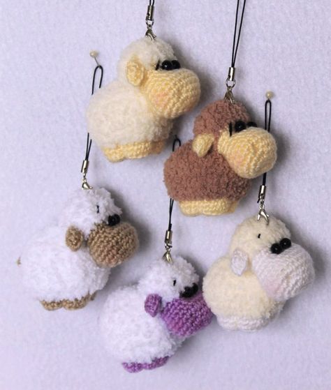 Amigurumi sheep keychain crochet pattern Amigurumi Today, Crochet Sheep, Cozy Crochet Patterns, Crochet Keychain Pattern, Crochet Bookmarks, Crochet Motifs, Crochet Keychain, Crochet Accessories, Crochet Gifts