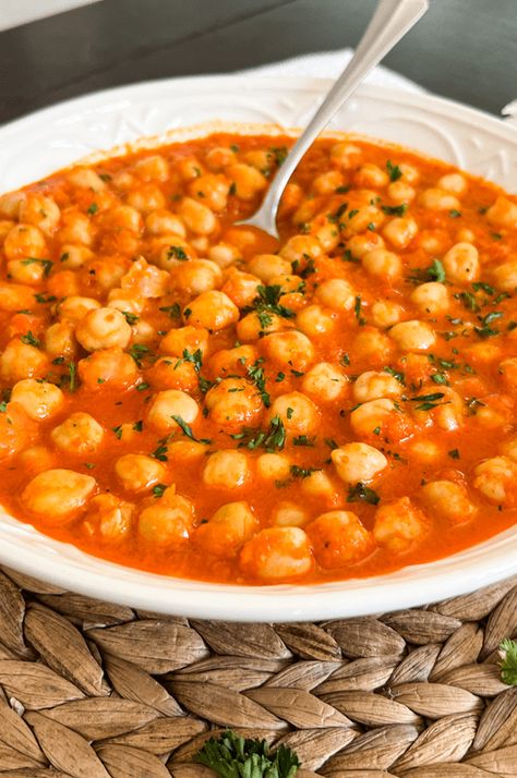 Possibly the BEST Chickpea Recipe EVER | Spanish Garbanzos a la Navarra Best Healthy Vegetarian Recipes, Mexican Garbanzo Bean Recipes, Spanish Garbanzo Bean Recipes, Afghan Chickpeas, Garbanzo Bean Recipe, Dried Garbanzo Bean Recipes, Chic Pea Recipe, Spanish Lentils, Chick Peas Recipes