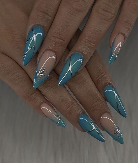 Blue Aesthetic Nails Acrylic, Argentina Nails, Blue Glitter Nail Designs, Blue Avatar Inspired Nails, Stiletto Nails Blue, Light Blue And Silver Nails, Light Blue Stiletto Nails, Blue Stilleto Nail Design, Light Blue Nails Stiletto