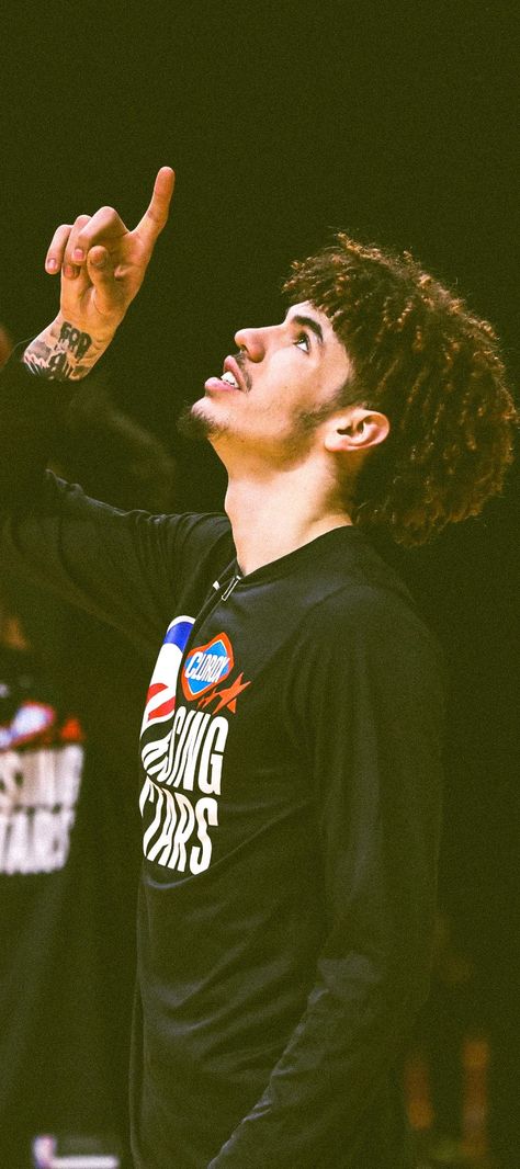 Lamelo Ball Without Shirt, Lamelo Ball Background, Lamely Ball Wallpaper, Melo Ball Wallpaper, Ball Brothers Wallpaper, Lamelo Wallpaper, Lamelo Ball Wallpaper Aesthetic, Melo Wallpaper, Kyrie Irving Wallpapers