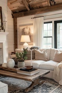 Farmhouse Cottage Interiors, Small Living Room Decor Ideas, Living Room Decor Styles, Farmhouse Living Room Decor Ideas, Tiny House Talk, Diy Living Room Decor, Cottage Interior, Modern Farmhouse Living Room, Small Living Room Decor