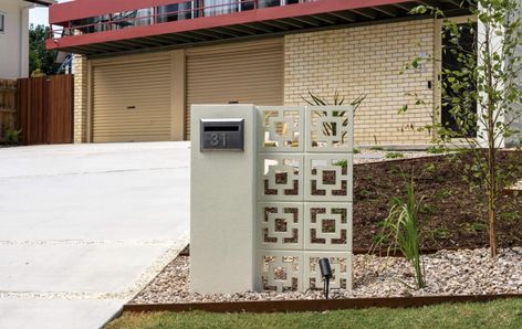 Mid Century Modern Backyard, Retro Mailbox, Backyard Door, Mid Century Modern Mailbox, Hale House, Breeze Block Wall, Midcentury Architecture, Orange Door, Modern Mailbox