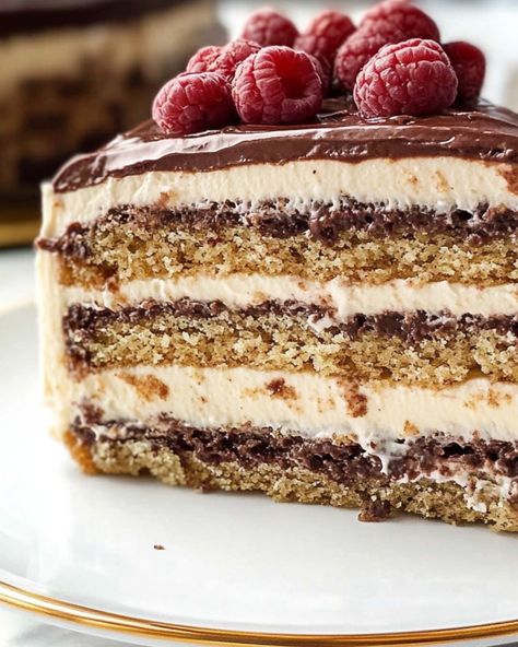 Esterházy Torte Esterhazy Torte, Apple Fritter Cake, Chocolate Tres Leches Cake, Raspberry Crumble Bars, Hungarian Desserts, Raspberry Oatmeal, Skillet Cake, Raspberry Crumble, Sushi Cake