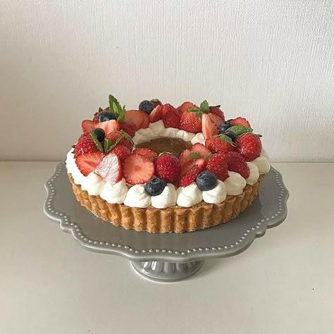 Simple Cake Ideas, Cake Pretty, Gourmet Food Plating, Pretty Dessert, Think Food, Pretty Birthday Cakes, Just Cakes, Dessert Cake, Cute Desserts