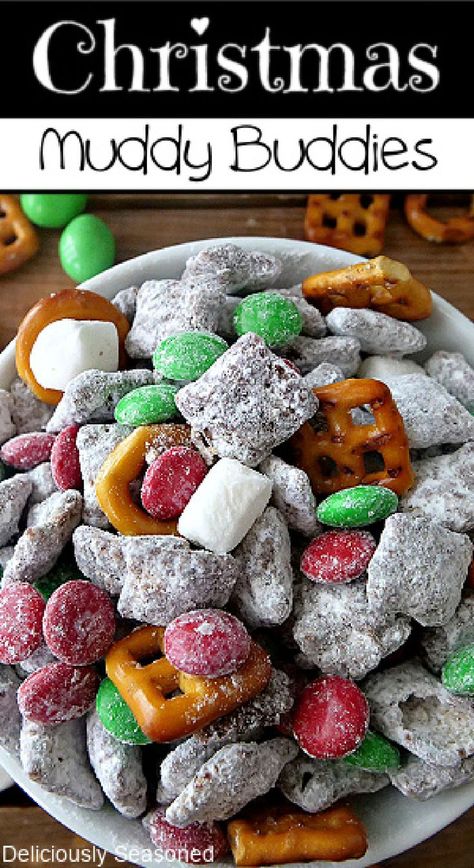 A white bowl filled with holiday muddy buddies and the title of the recipe at the top of the photo. Reindeer Chow Recipe, Chess Bars, Puppy Chow Christmas, Reindeer Chow, Chess Squares, Chex Mix Christmas, Cheese Squares, Muddy Buddies Recipe, Gooey Butter