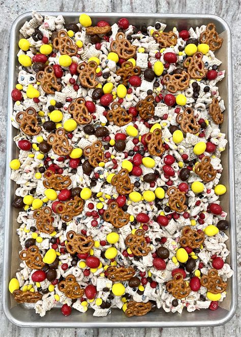 Mickey Party Snacks, Kids Party Mix Snack, Mickey Mouse Punch Recipes, Mickey Mouse Candy Bar Ideas, Mickey Themed Snacks, Mickey Mouse Treat Table Ideas, 2 Mickey Mouse Birthday Party, Mickey Mouse Trail Mix Recipe, Mickey Mouse Food Table