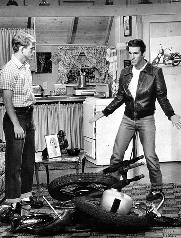 Happy Days - Wikipedia, the free encyclopedia Richie Cunningham, Happy Days Tv Show, Fonzie Happy Days, Henry Winkler, The Fonz, Ron Howard, Frozen Movie, Classic Television, Abc Tv