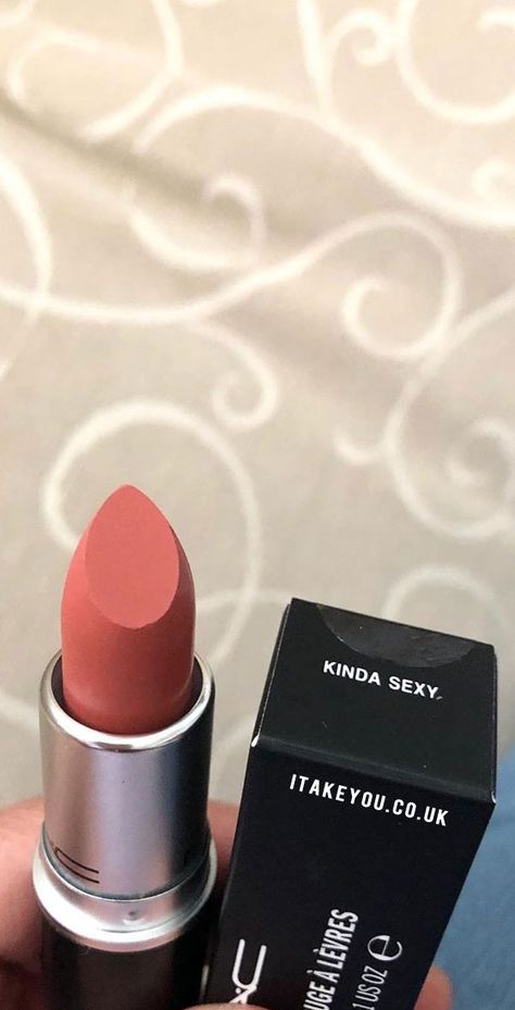 Perfect Nude Lipstick, Mac Lipstick Colors, Mac Lipstick Shades, Batons Matte, Beautiful Lipstick, Chic Makeup, Pinterest Makeup, Makeup And Beauty Blog, Lips Shades