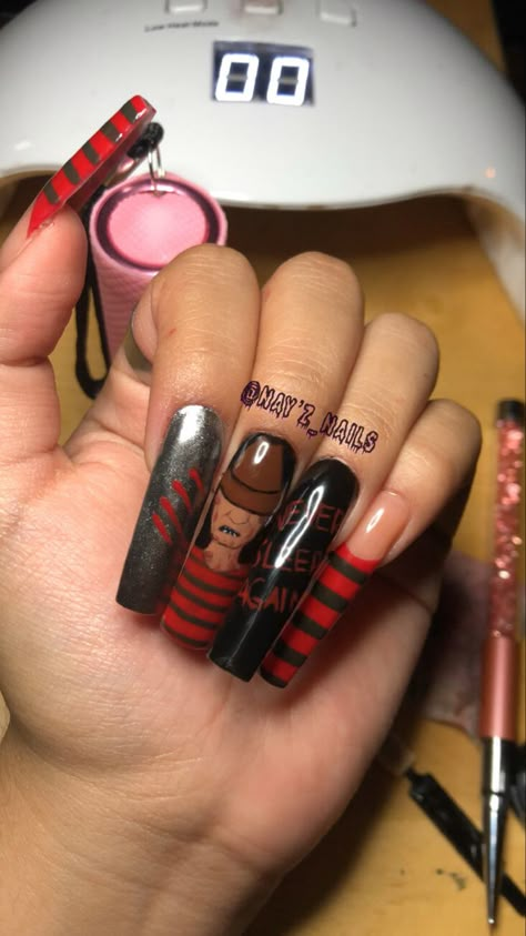 Freddy Kruger Nails Short, Scary Short Nails, Freddy Nails Halloween, Freddy Kruger Nails Acrylic, Freddy Krueger Nail Art, Freddie Kruger Nails, Halloween Nails Freddy Kruger, Freddy Krueger Nails Acrylic, Nightmare On Elm Street Nails