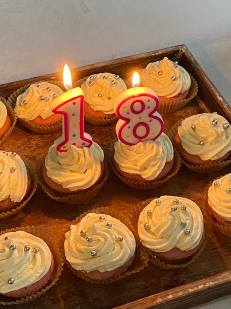 Cupcake 17 Birthday, 18th Bday Cupcake Ideas, Birthday Cupcakes With Candles, Birthday Cupcakes Ideas Aesthetic, Cupcakes Ideas Aesthetic, Bday Cupcakes Aesthetic, Cupcake Aesthetic Birthday, July Birthday Aesthetic, Cupcake With Candle Aesthetic