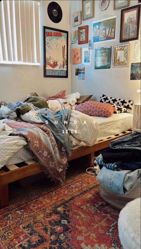 Dorm Room Designs Blue, Dorm Room Designs Green, Dorm Room Designs Boho, Dorm Room Designs For Guys, Dorm Room Designs Pink, Room Designs Aesthetic, Dorm Room Designs Aesthetic, Dorm Room Designs College, Eclectic Dorm Room