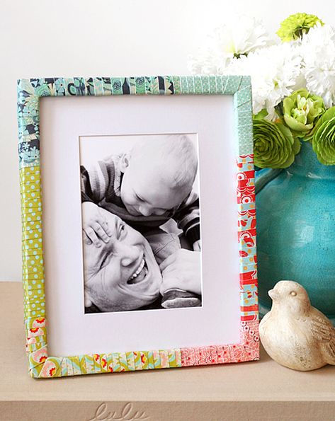 Turn thrifted cheapies into beautiful paper wrapped frames. Mops Crafts, Tape Ideas, Diy Photo Frames, Amazing Ideas, Jolie Photo, Crafty Craft, Diy Photo, Craft Time, Diy Frame