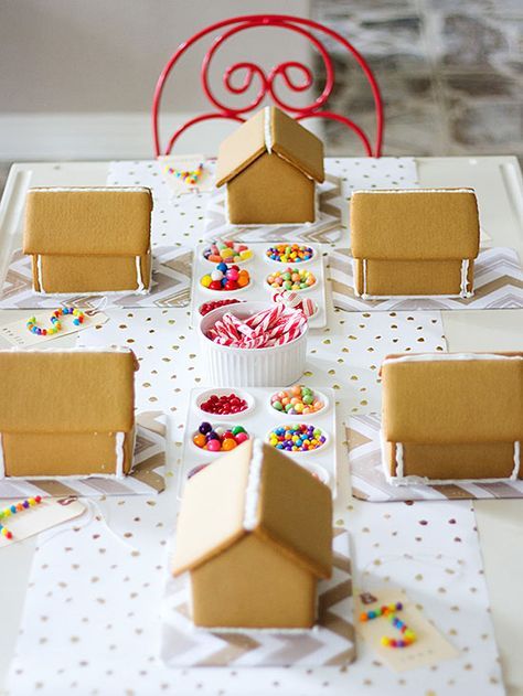 . Santa Breakfast, Gingerbread House Decorating Party, Gingerbread House Decorating, Gingerbread House Recipe, Gingerbread House Template, Ny Food, Gingerbread House Parties, Gingerbread Party, Traditions To Start