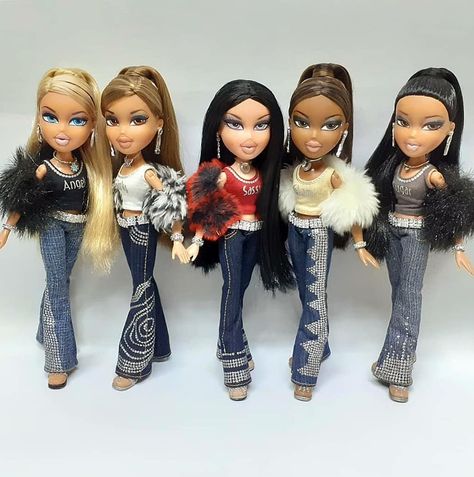 Bratz on Instagram: “Credits @angelk_colector #bratz #dolls #doll #mga #amazing #love #beautiful #cute #fashion #style #girl #dollcollection #dollstagram…” Bratz Forever Diamondz, Bratz Clothing, Bratz Outfits, Bratz Movie, Cute Fashion Style, Bratz Fashion, Bratz Doll Outfits, 90s Y2k Fashion, Brat Doll